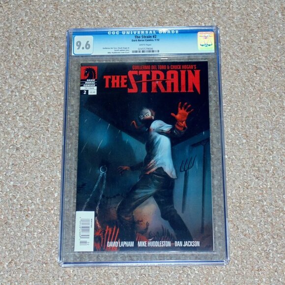 2012 Dark Horse The Strain # 2 CGC 9.6 NM+ Guillermo Del Toro Chuck Hogan - Picture 1 of 10